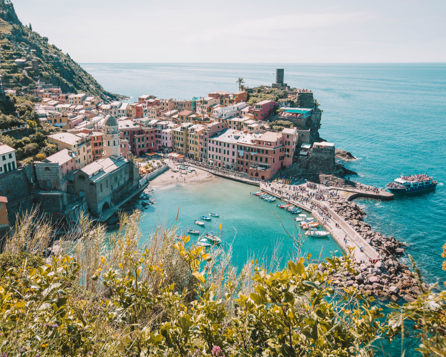 Dying to visit Cinque Terre? I've crafted your absolute perfect Cinque Terre day trip to visit all five villages! Check it out for yourself!