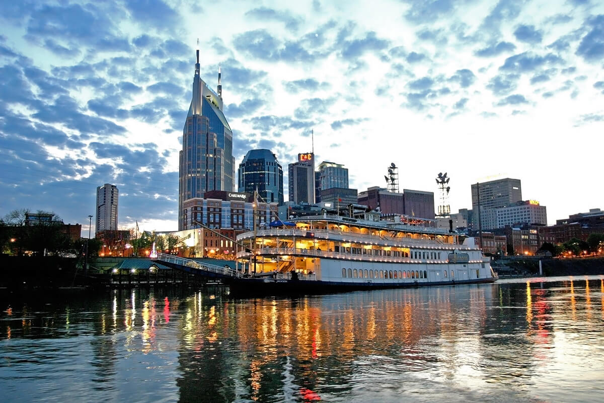 General Jackson showboat in front of the skyline 3 days in Nashville