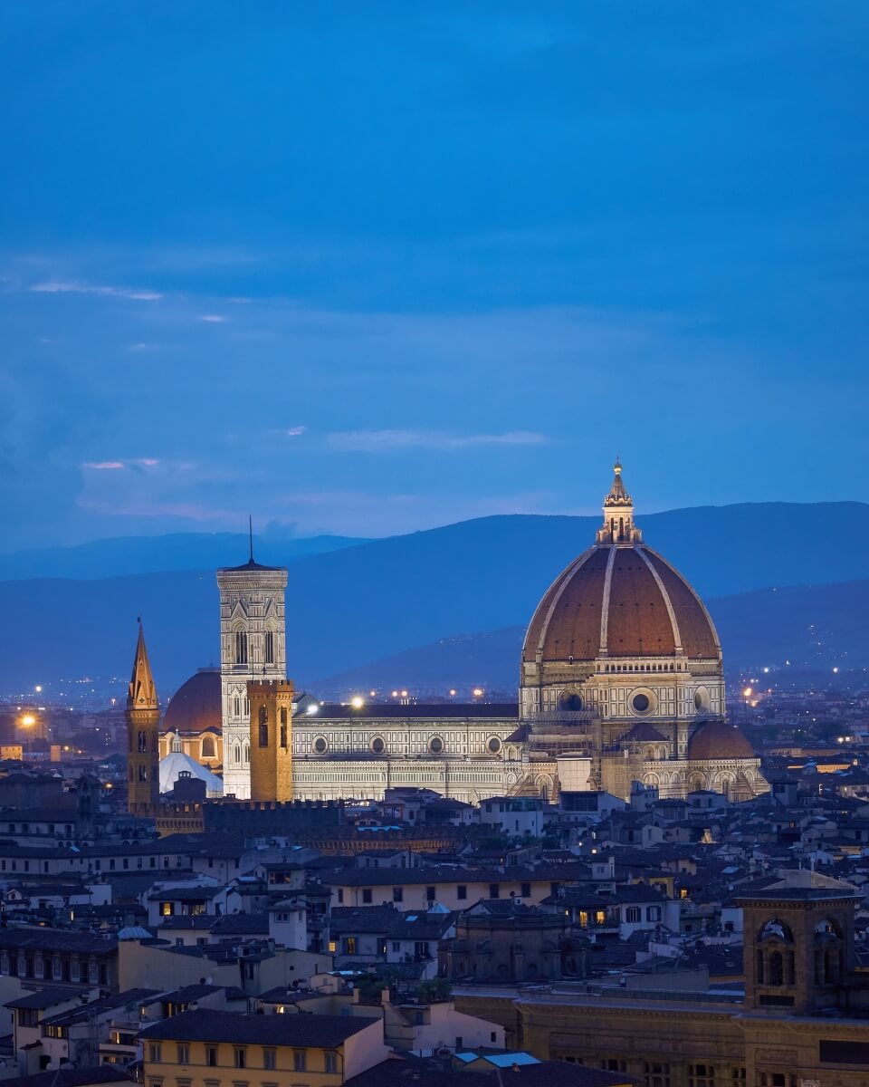 duomo at night time in florence italy