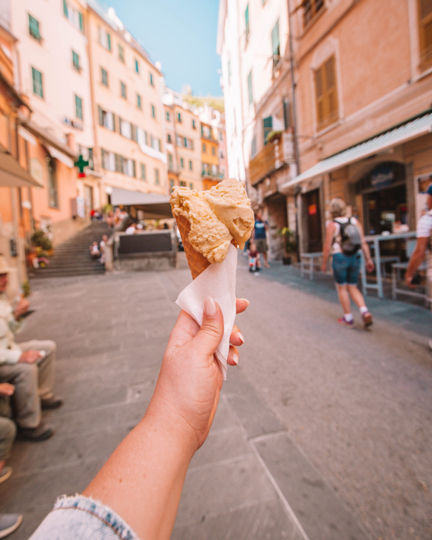 Dying to visit Cinque Terre? I've crafted your absolute perfect Cinque Terre day trip to visit all five villages! Check it out for yourself!