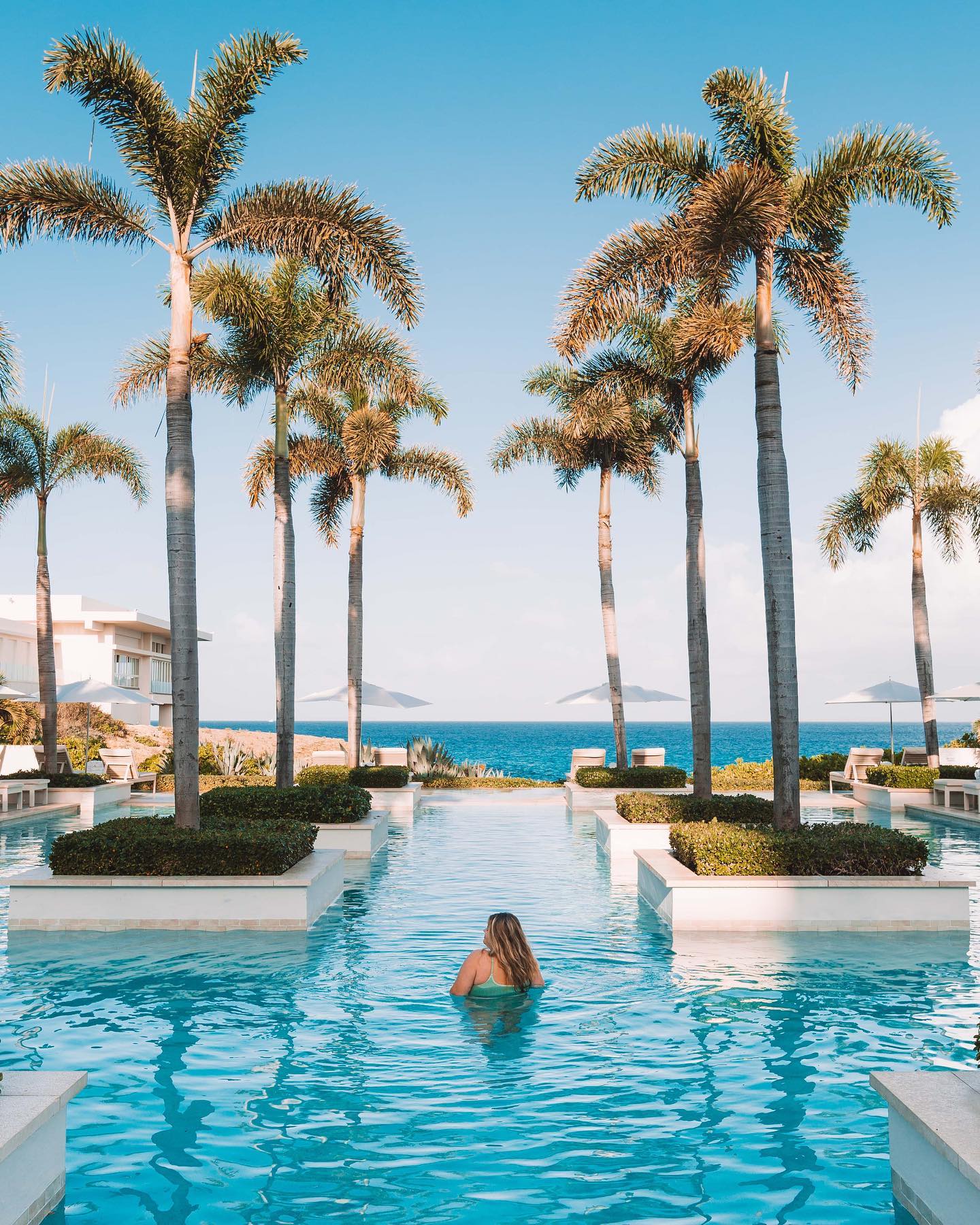 Did anybody else wish for this view at @fsanguilla for Christmas? 💦 Wishing I was back at this stunning resort! It’s been one of my favorite Four Seasons resorts I’ve been to, and how’s the perfect time to plan your visit for 2022!Four Seasons Anguilla is currently running a 6th night free promotion on stays. The promotion is good for the majority of 2022 (until 12/16!) so you can have your pick of dates. I was so blown away with not only the beauty of this resort, but the island of Anguilla as a whole. Plus - there’s nobody there! If you’ve ever wanted insanely beautiful white sand beaches and crystal clear turquoise water all to yourself, Anguilla is the place for you 😍So who’s booking themselves here for 2022?! Make sure to send me an invite 😉 #FSAnguilla #fourseasons #fourseasonsanguilla #anguilla #visitanguilla #anguillabeaches #caribbeanislands